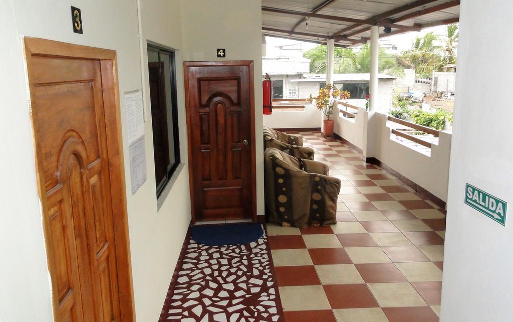Hostal Arena Negra Puerto Ayora  Εξωτερικό φωτογραφία